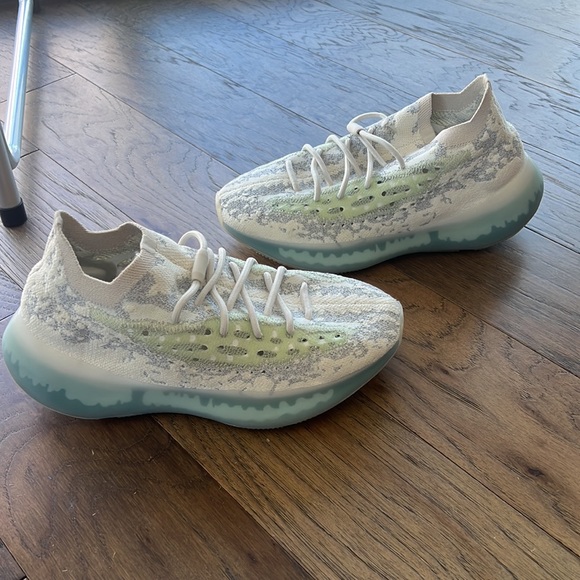 YEEZY BOOST 380 Alien Blue - Size 9.5 - Picture 6 of 9